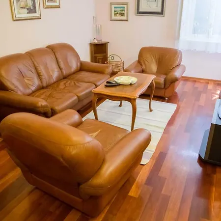 Apartman Rea In Center Of Apartamento
